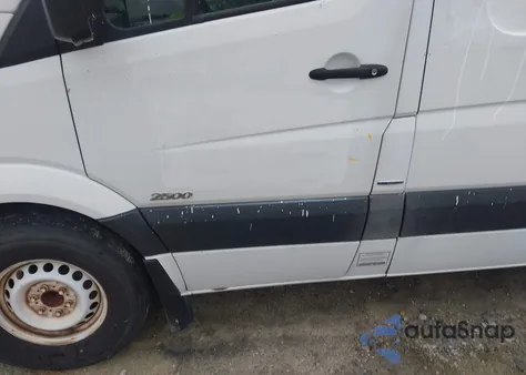 2012 Mercedes-Benz Sprinter 2500 High Roof из США, поврежденный, VIN WD3PE8CB2C5704133